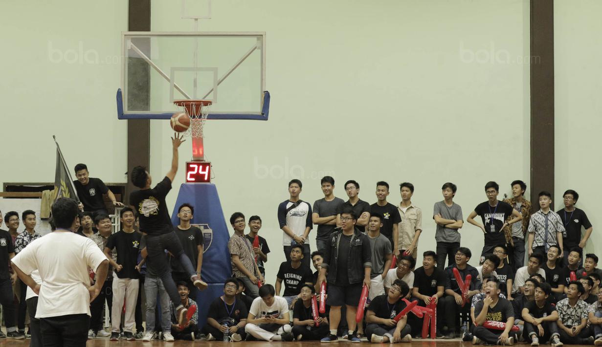 Suasana acara promosi NBA di Kolese Kanisius, Jakarta, Jumat (2/2/2018). Pengenalan NBA ke sekolah ini untuk meningkatkan animo generasi muda Indonesia untuk semakin mengenal dan mencintai basket. (Bola.com/M Iqbal Ichsan)