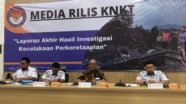 KNKT mengungkapkan hasil investigasi terkait kasus tabrakan perkeretaapian yang melibatkan KΑ 350 CL Bandung Raya dan KA 65A Turangga di KM 181+700 petak jalan St.Cicalengka St. Haurpugur.