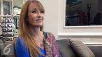 Jane Seymour mengaku pengoleksi batik.