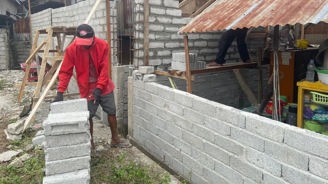 Kementerian PUPR menyalurkan Program Bantuan Stimulan Perumahan Swadaya (BSPS) atau Bedah Rumah untuk 3.070 rumah tidak layak huni di Sulawesi Tengah. (Dok Kementerian PUPR)