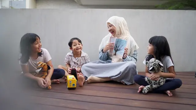 Natasha Rizki bacakan buku untuk anak (Instagram/natasharizkynew)