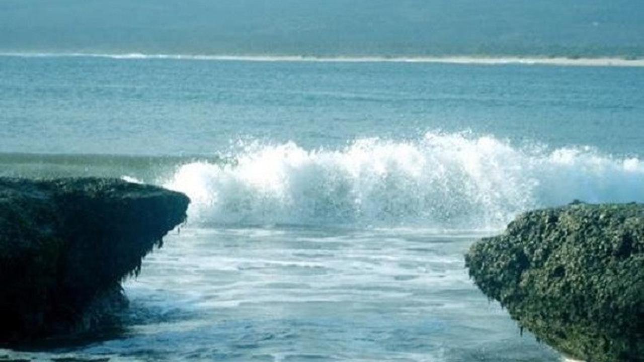 10 Pantai Cantik Garut Selatan, Memikat tapi Berbahaya