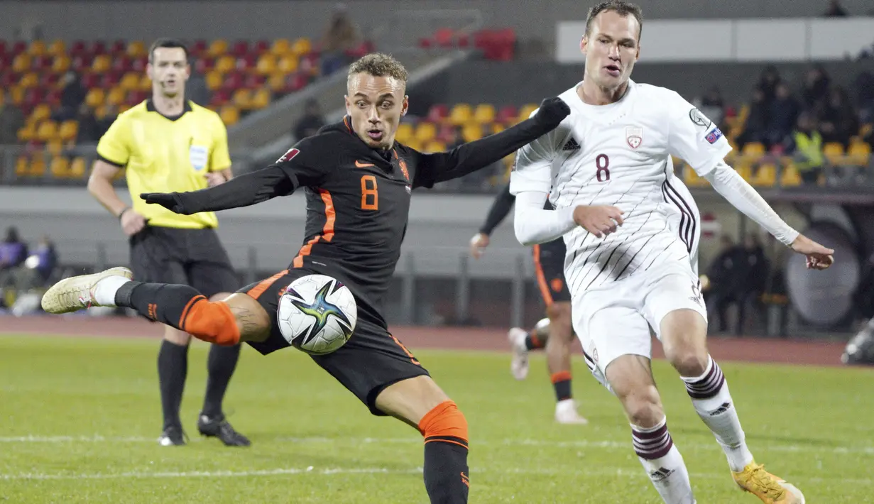 Pasukan Oranye itu mampu menang dengan skor tipis 1-0. (AP/Roman Koksarov)