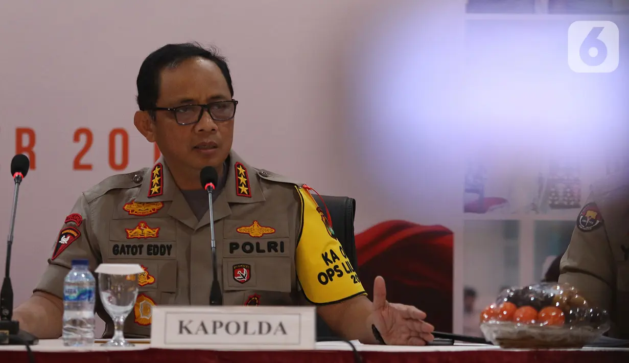 Kapolda Metro Jaya Komjen Gatot Eddy Pramono menyampaikan keterangan saat Jumpa Pers Akhir Tahun 2019 Polda Metro Jaya di Jakarta, Jumat(27/12/2019). Dalam jumpa pers, Kapolda Metro menyampaikan sejumlah aduan dari masyarakat hingga pengungkapan kasus sepanjang 2019. (Liputan6.com/Herman Zakharia)
