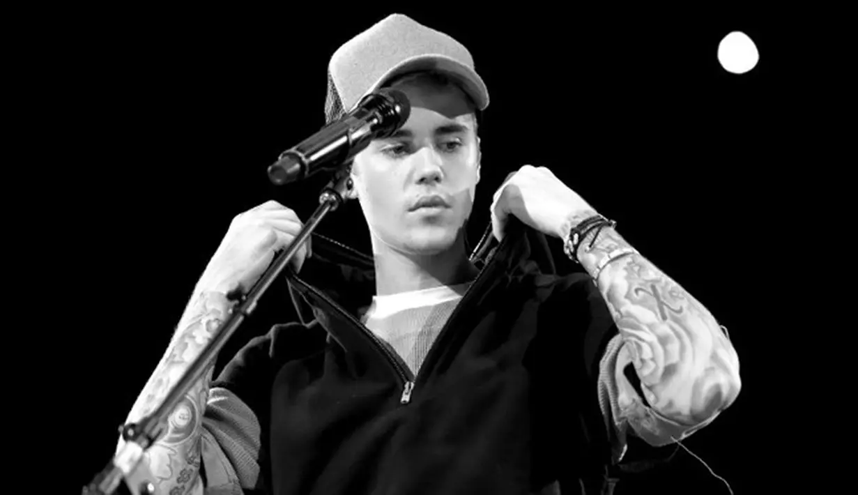 Selain dikenal memiliki suara yang luar biasa, Justin Bieber juga dikenal sebagai sosok yang sering berbuat ulah. Terutama kepada para penggemarnya yang seringkali ribut dengannya. (AFP/Jason Merrit)