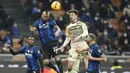 Kemenangan atas Venezia ini juga semakin mempertajam rekor tak terkalahkan Inter Milan di Liga Italia menjadi 14 pertandingan beruntun. (AP/Luca Bruno)