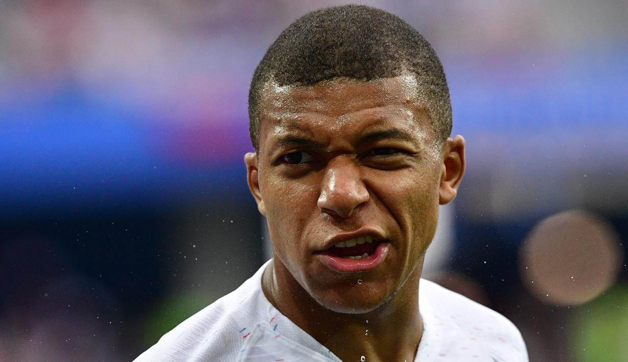3. Kylian Mbappe (Prancis) - Makin lama penampilan wonderkid PSG ini kian menyita perhatian karena kesuburannya dalam mencetak gol. Kini dirinya sudah mencetak tiga gol, dua di antaranya ke gawang Argentina. (AFP/Mladen Antonov)