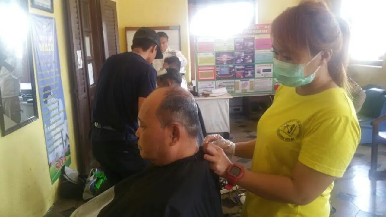 Cukur Gratis Polsek Palmerah