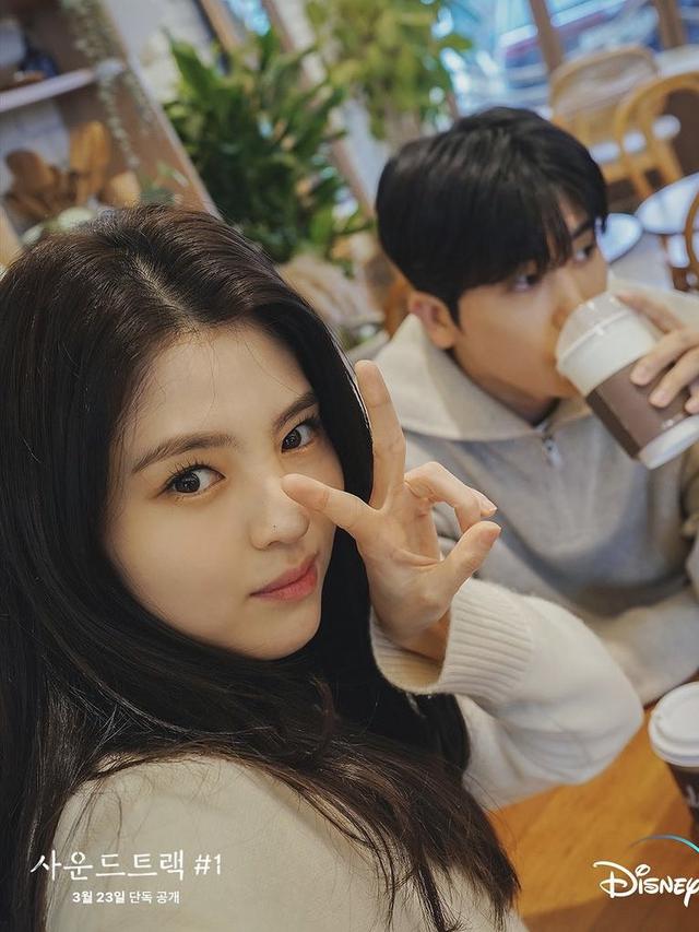 Potret Han So Hee dan Park Hyun Sik