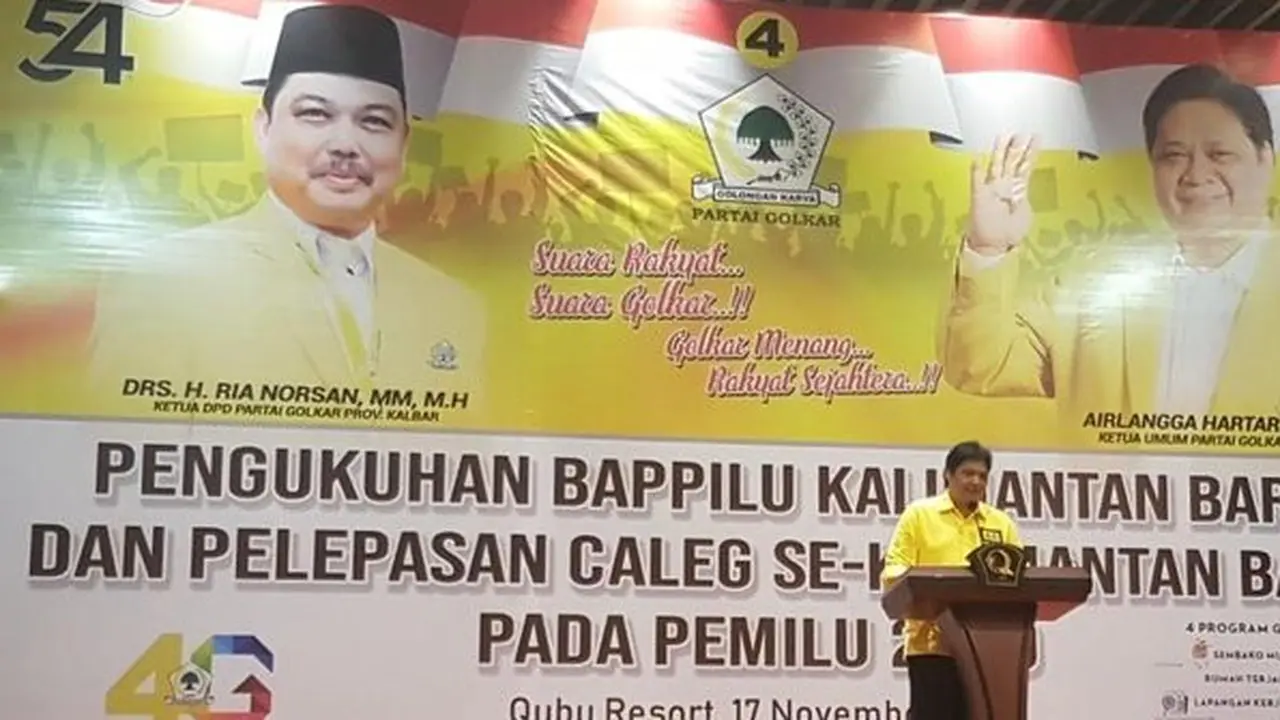 Ketua Umum Partai golkar Airlangga Hartarto di Kalimantan Barat. ©2018 Merdeka.com