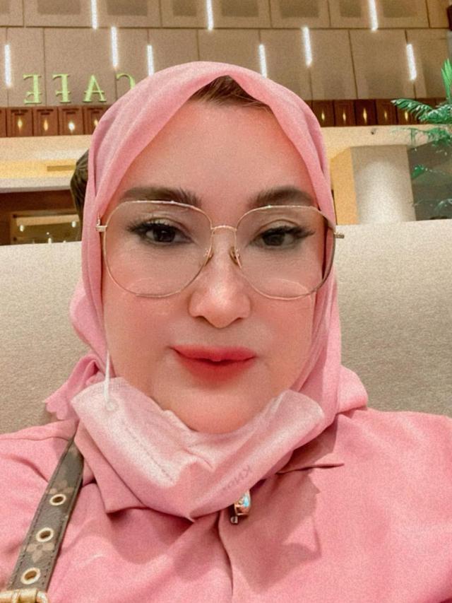 7 Potret Ricca Rachim, Istri Rhoma Irama yang Jarang tersorot dan Awet Muda