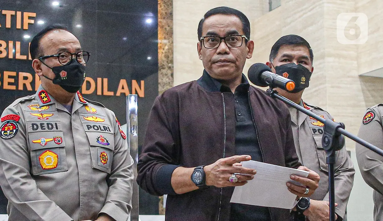 Dirtipidum Bareskrim Polri Brigjen Andi Rian Djajadi memberikan keterangan dalam konferensi pers, di Mabes Polri, Jakarta, Rabu (3/8/2022). Polri resmi menetapkan Bharada E sebagai tersangka kasus dugaan pembunuhan berencana terhadap Brigadir J atau Yoshua dalam peristiwa adu tembak ajudan Kadiv Propam Polri nonaktif Irjen Pol Ferdy Sambo. (FOTO: Dok. Istimewa)