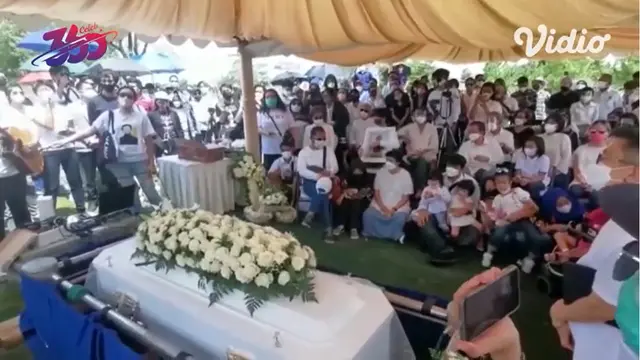 6 Potret Suasana Haru Pemakaman Raditya Oloan, Tangis Joanna Alexandra Pecah