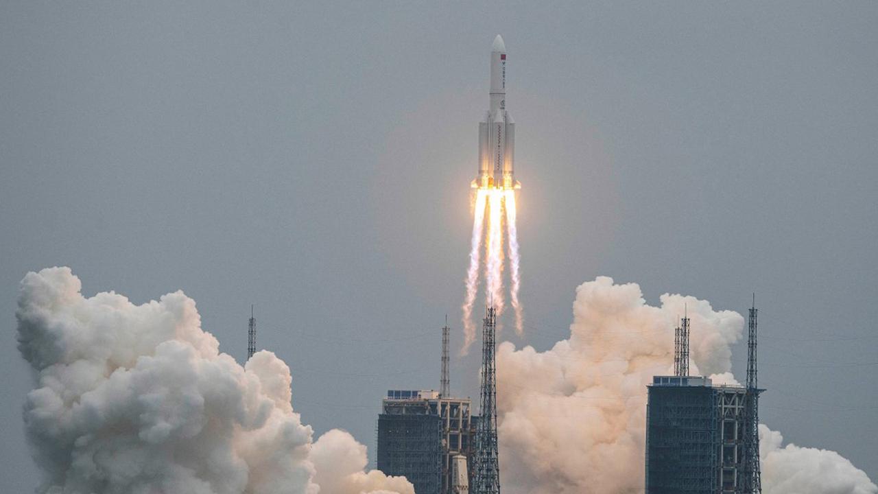 FOTO: China Luncurkan Modul Inti Stasiun Luar Angkasa Tianhe