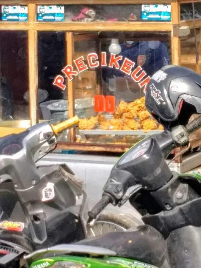 6 Tulisan Salah Ketik di Gerobak Jualan Pinggir Jalan Ini Kocak