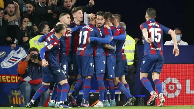FOTO: Barcelona Menang Dramatis Lawan Levante