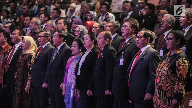 Disaksikan Megawati, Puan Maharani Dianugerahi Pin Alumni Kehormatan Lemhanas
