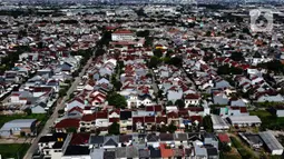 Pemandangan hunian rumah warga di Pulo Jahe, Jakarta, Kamis (24/3/2022). Warga DKI masih melakukan eksploitasi air tanah untuk bisa memenuhi kebutuhan air bersih sehari-hari. Hingga kini pelayanan air bersih baru mencapai 68 persen dari keseluruhan warga DKI Jakarta. (merdeka.com/Imam Buhori)