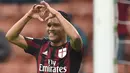  Carlos Bacca bergabung dengan AC Milan setelah tampil gemilang bersama Sevilla. (EPA/Daniel Dal Zennaro)