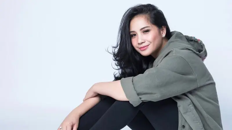 [Bintang] Tak Langsing, 8 Artis Indonesia Ini Tetap Cantik Menawan