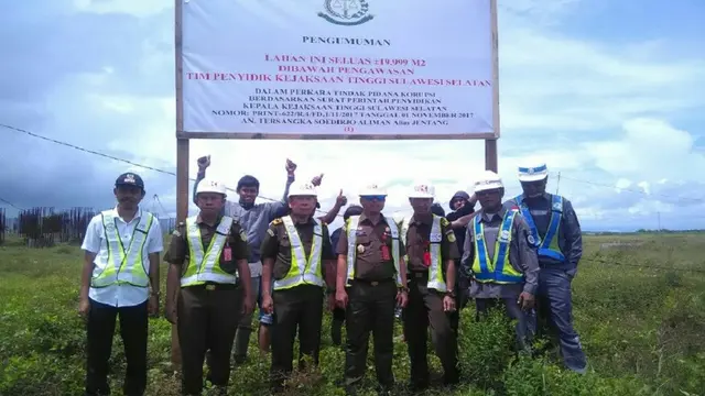 Kejati Sulsel sita lahan yang diklaim oleh Jentang, buronan kasus korupsi penyewaan lahan negara di Kelurahan Buloa, Kecamatan Tallo, Makassar (Liputan6.com/ Eka Hakim)