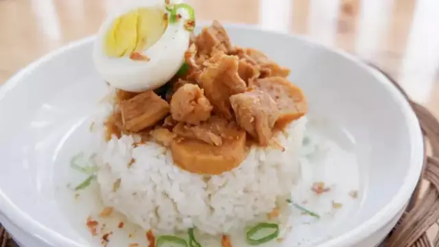 Resep nasi bakmoy ayam kekian udang. (dok. Cookpad @adistiastarina)