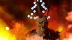Seorang peserta mengenakan kostum setan bertanduk saat perayaan Krampus, di kota Bohemian selatan Kaplice, Republik Ceko (10/12). Krampus adalah sosok Santa Klaus jahat dan berkebalikan dari Santa Klaus baik. (Reuters/David W Cerny)