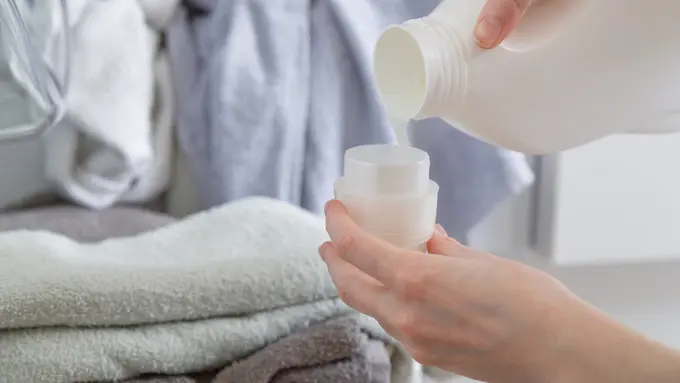 4 Cara Mudah Menghilangkan Noda Membandel Pada Pakaian Putih, Cobain Yuk!