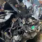 Kecelakaan di perlintasan kereta terjadi Semarang, Jawa Tengah, Kamis (23/2/2023) kemarin. Mobil Xenia rinsek usai ditabrak Kereta Api Argo Bromo Anggrek. (Liputan6.com/ Ist)