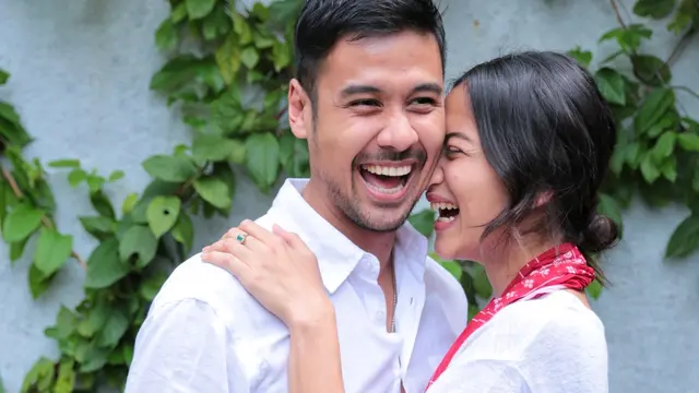 [Bintang] Chicco Jerikho dan Putri Marino