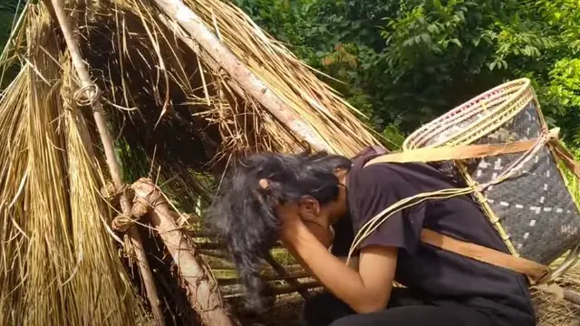 Cari Sinyal Agar Bisa Ujian Online, Gadis Ini Bangun Tenda Pohon di Hutan