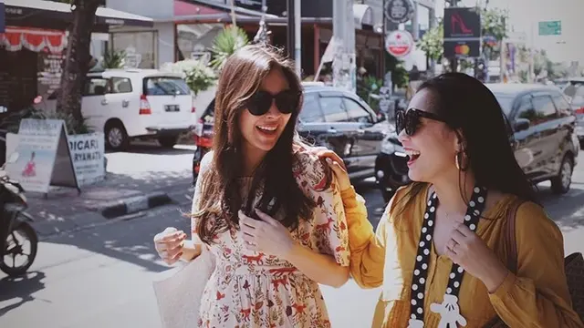 7 Gaya Nagita Slavina Saat Berlibur di Bali, Tetap Memesona