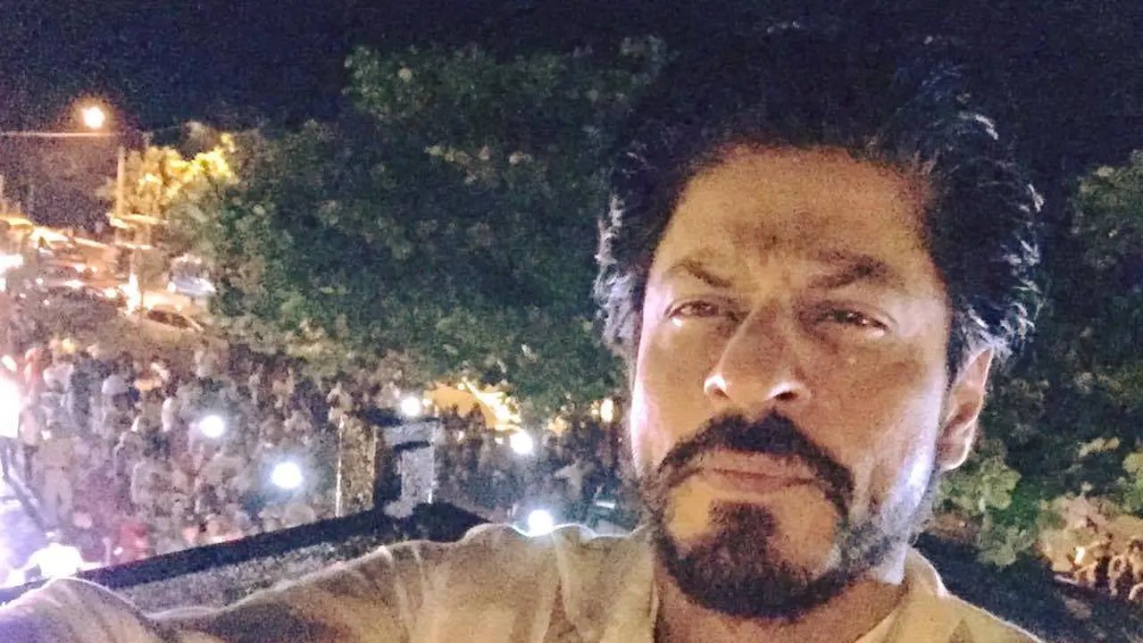 Ulang Tahun Ke-50, Shah Rukh Khan Banjir Kejutan Dan Cinta
