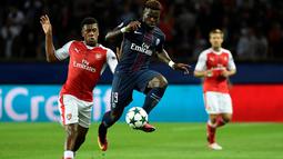 Pelatih Manchester United, Jose Mourinho, sedang mencari tambahan pemain bertahan. Mou menilai bahwa lini pertahanan MU belum solid. Serge Aurier dianggap kandidat yang paling tepat. (AFP/Miguel Medina)