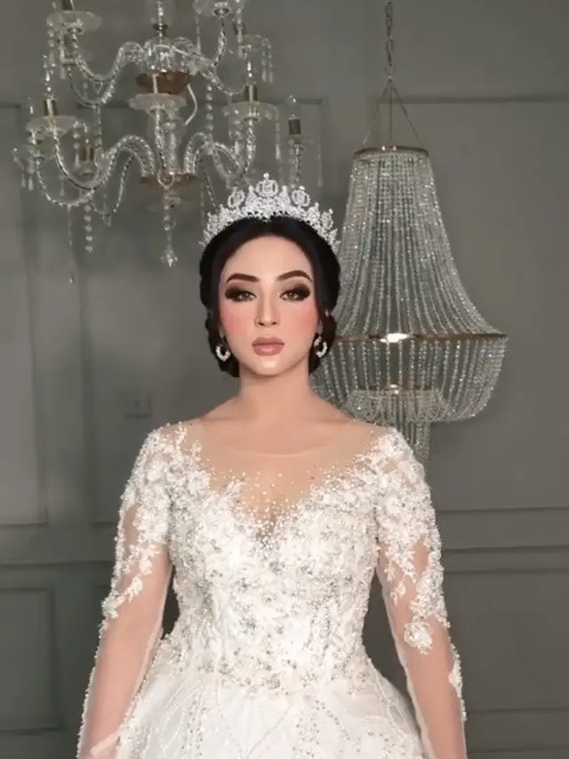 7 Pemotretan Margin Winaya Tunangan Ali Syakieb Pakai Gaun Pengantin