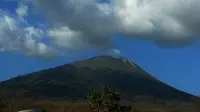 PVMBG menetapkan Gunung Ili Lewotolok di Lembata, NTT, naik status dari Normal (Level I) menjadi Waspada (Level II) sejak 7 Oktober 2017 pukul 20.00 Wita. (Foto: PVMBG/Humas BNPB)