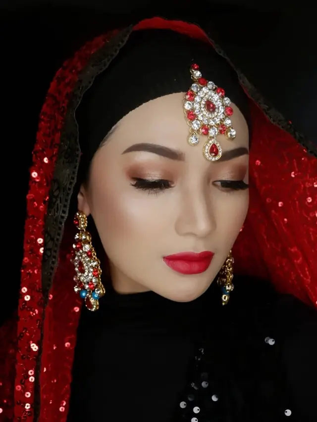 7 Potret Imel PC Saat Arisan Ini Bergaya Bak Seleb Bollywood