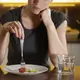 Diet sehat bukan hanya soal mengurangi porsi makan. Tubuh tetap membutuhkan asupan energi dan nutrisi yang cukup agar proses penurunan berat badan berjalan lebih efektif. (Foto/Dok: Magnific)