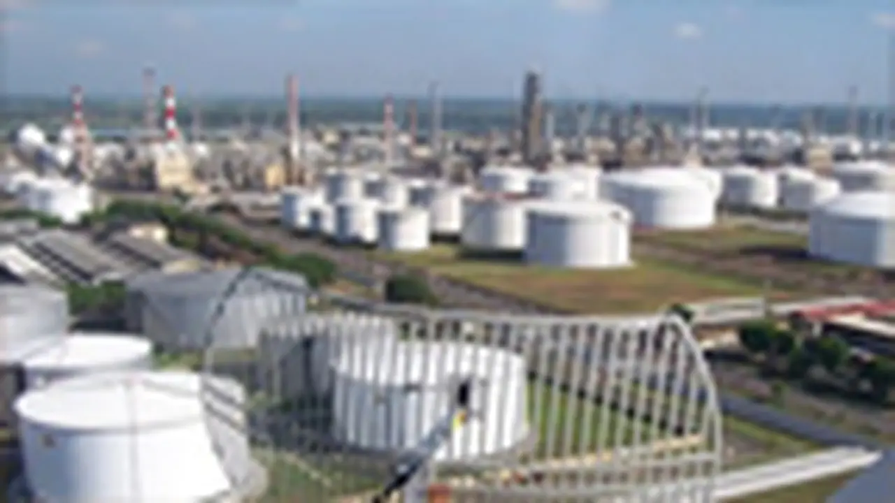 kilang-pertamina-130610c-g.jpg