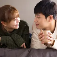 Esom dan Kang Ha Neul di film Happy Facebook. foto: koreaherald