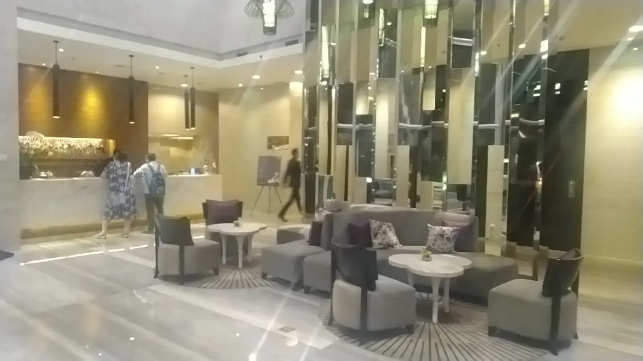 Lobi Hotel Santika Premiere Hayam Wuruk