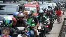 Sejumlah Kendaraan terjebak Macet R. M Harsono Kawasan Ragunan, Jakarta, Jumat (6/5).Kepadatan juga ditambah dengan wisatawan dari luar Jakarta. (Liputan6.com/Helmi Afandi)