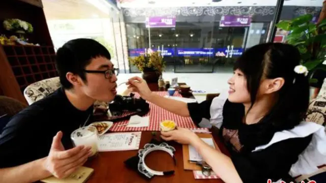 Ingin Disuapi Makan? Kunjungi Kafe Unik di China Ini
