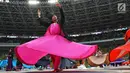 Penampilan penari sufi saat memeriahkan Harlah ke-73 Muslimat NU di SUGBK, Jakarta, Minggu (27/1). Penampilan 999 penari sufi ini mencetak rekor dunia. (Liputan6.com/JohanTallo)
