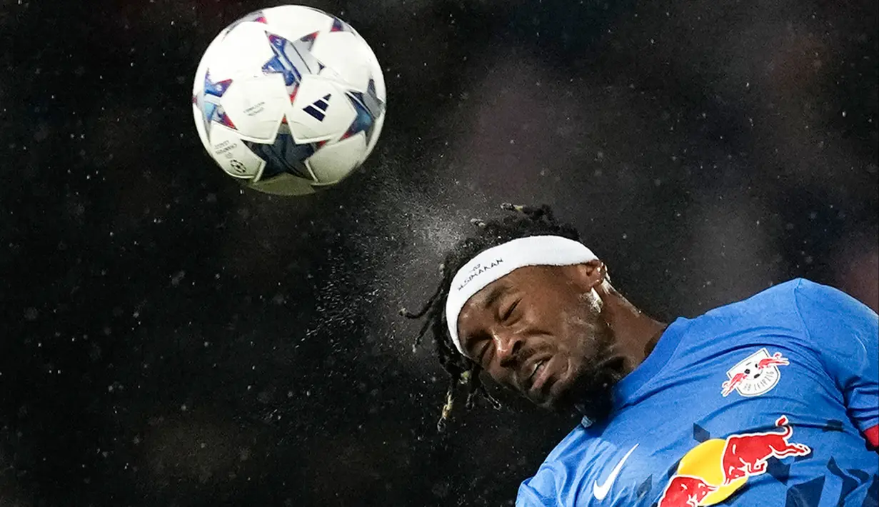 Kesuksesan itu diraih setelah mereka mengalahkan Red Star Belgrade. Klub asal Jerman itu menundukkan tuan rumah dengan skor 2-1. (AP Photo/Darko Vojinovic)