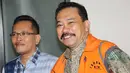 Usai menjalani sidang lanjutan di Pengadilan Tipikor Raja Bonaran menebar senyum, Jakarta, Senin (16/3/2015). Majelis hakim menolak nota keberatan (eksepsi) Bonaran atas dakwaan Jaksa KPK. (Liputan6.com/Helmi Afandi)