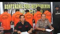 Bripka ZK dianiay ketika membubarkan aksi perjudian bola guling di RT 27 RW 10 Kelurahan Naikolan, Kecamatan Maulafa, Kota Kupang, Nusa Tenggara Timur.