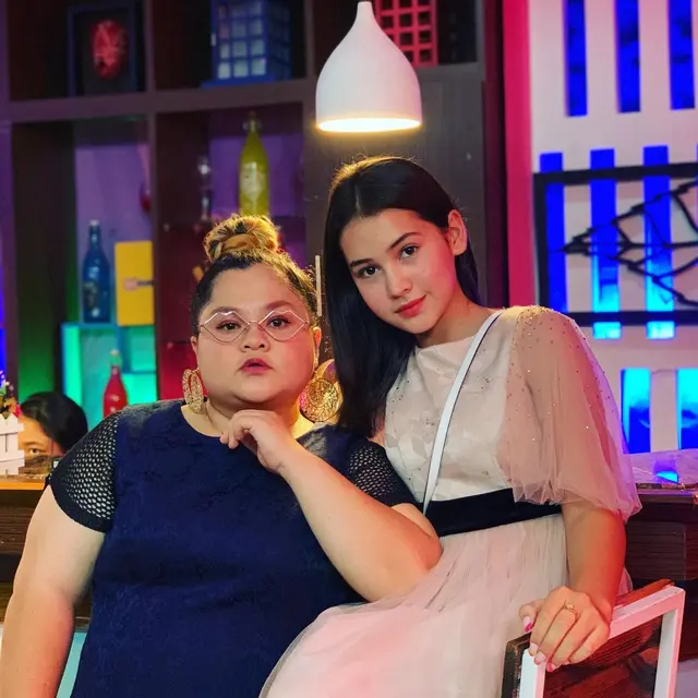 6 Potret Kebersamaan Sandrinna Michelle dan Defni Yani, Bak Kakak Adik