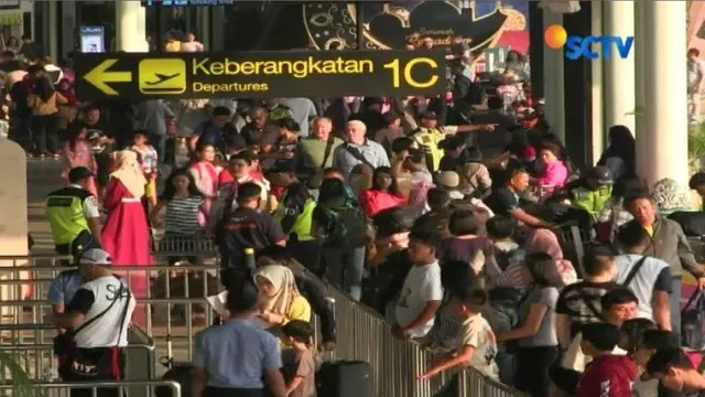 Jumlah penumpang mudik meningkat, Bandara Soekarno Hatta, Tangerang, Banten menambah 32 penerbangan dari berbagai maskapai.