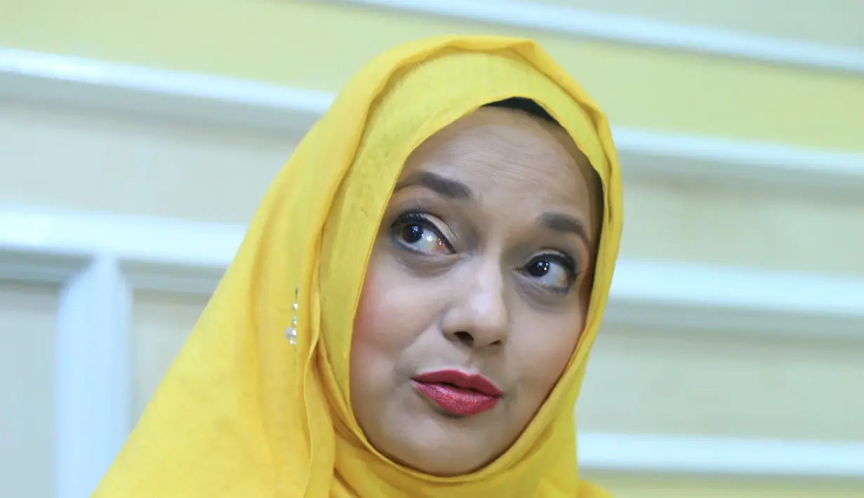 Penayangan foto muda Ikang Fawzi bersama Christina Panjaitan dalam acara yang dipandu Feni Rose, berbuntut menggangu keharmonisan keluarga Marissa Haque. (Adrian Putra/Bintang.com)